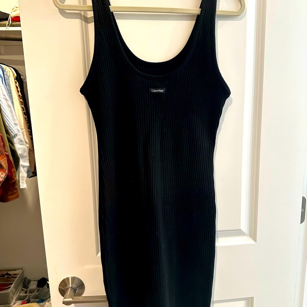 Black dress (knee length)
